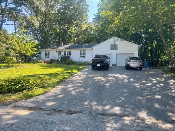 90 Brookdale St, Cumberland, RI 02864