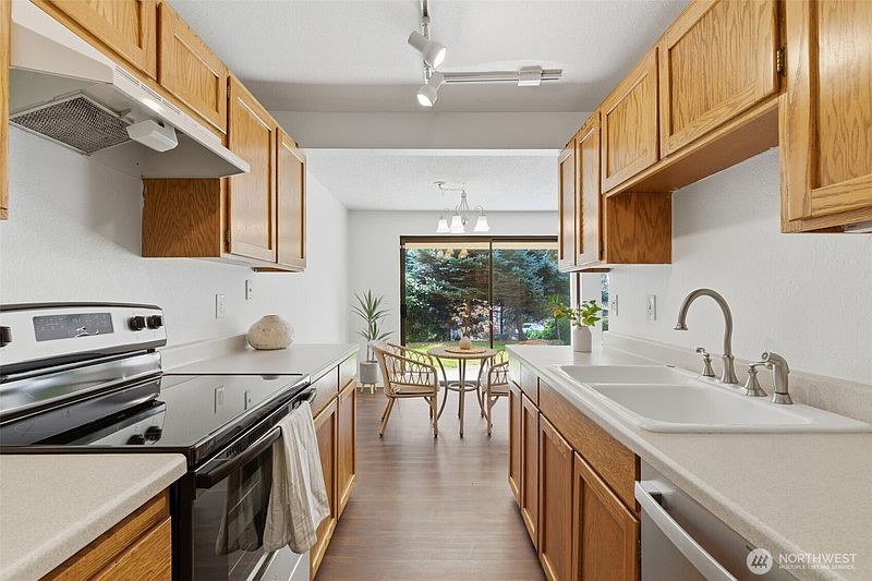 5th image of 26425 Pennsylvania Avenue NE #4