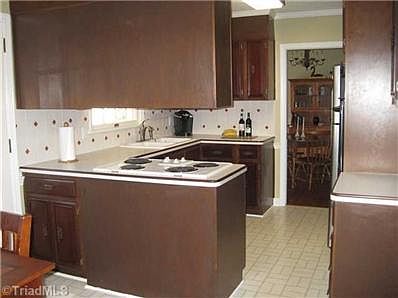 3rd image of 4918 Warfield Dr