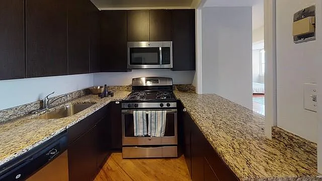 1420 Chicago — Photo 15