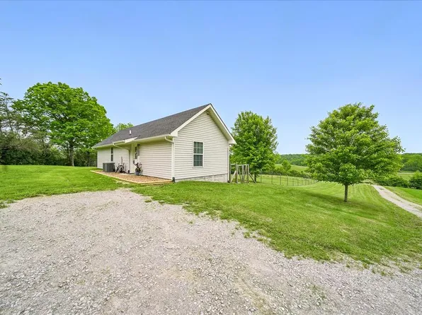 1447 Dykes Rd, Crossville, TN 38571