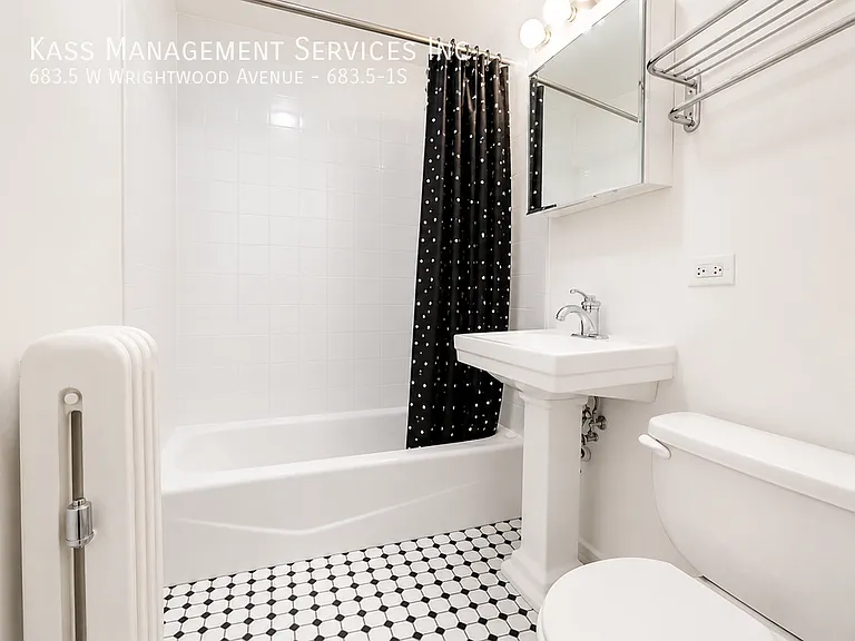 677-685.5 W Wrightwood Avenue — Photo 18