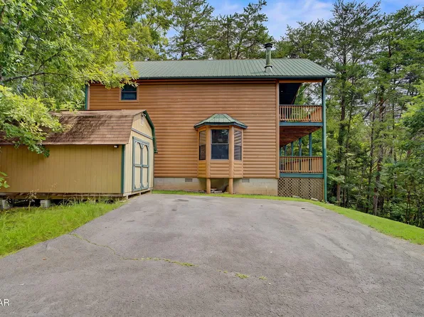 2921 Barnes Dr, Sevierville, TN 37862