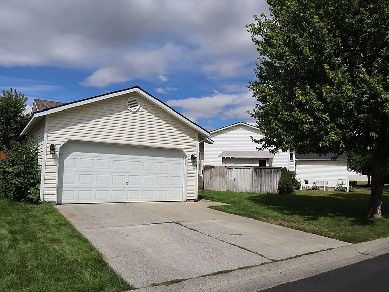 5773 N Morleau Ln — Photo 2