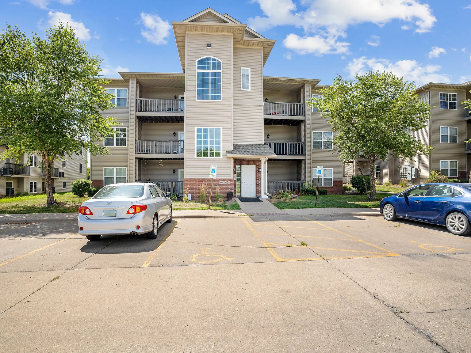 Stonegate Village Apartments — Photo 2