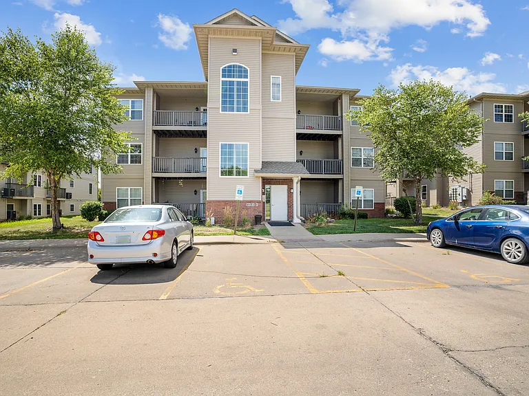 Stonegate Village Apartments — Photo 2