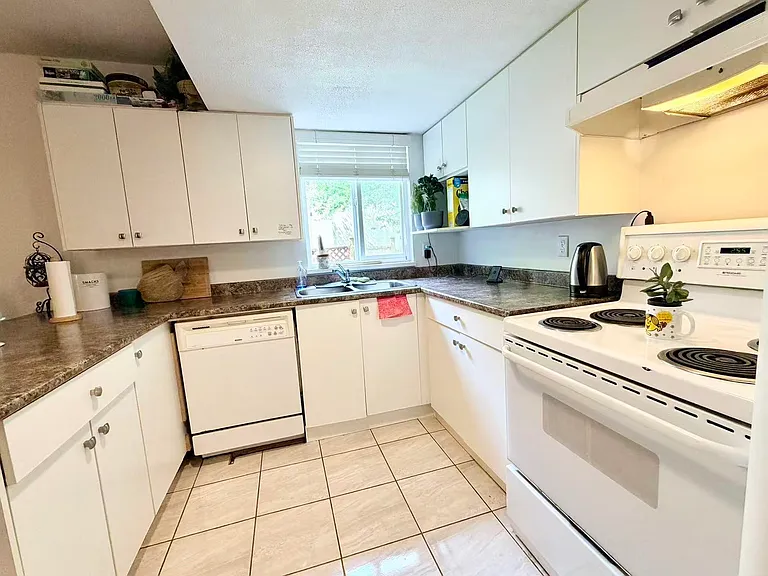 82XX 167a St #GROUND LEVEL — Photo 4
