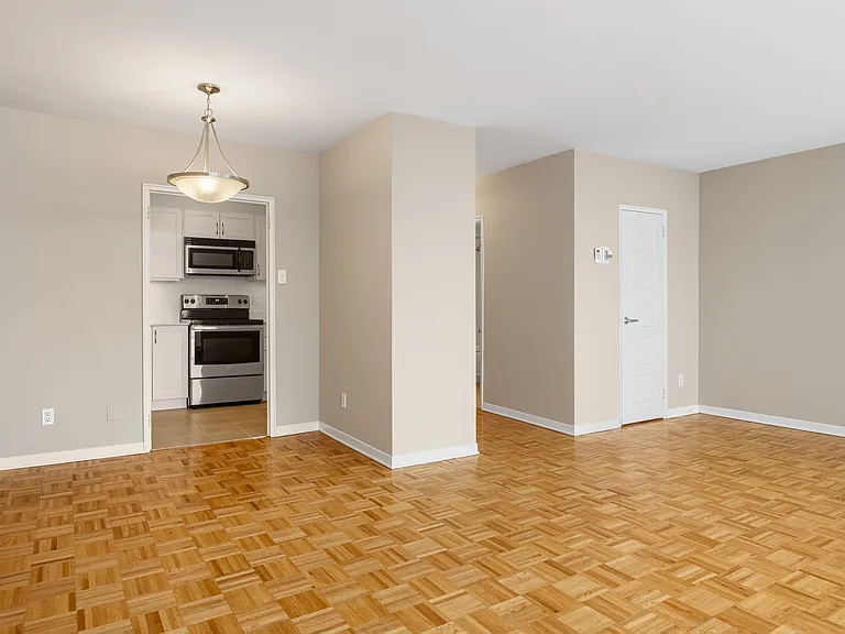 111 Wurtemburg St — Photo 24