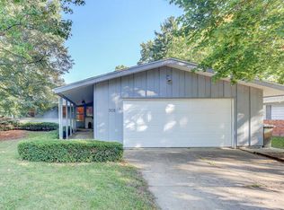 508 E Sunnycrest Ct, Urbana, IL