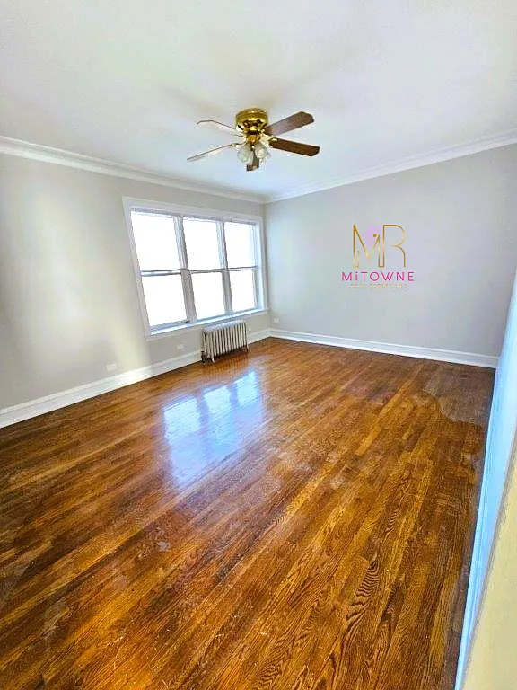 Top Floor Sunny 1 Bed! Hwf - Free Heat - Separate Dng! — Photo 3