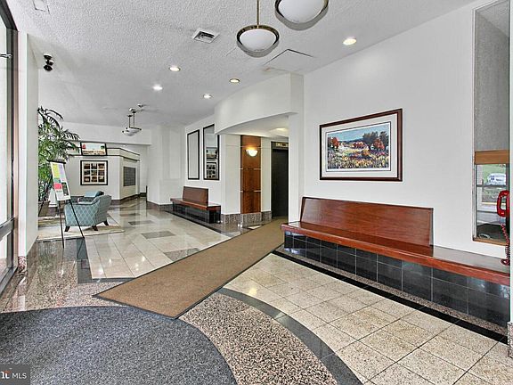 3rd image of 205 Yoakum Pkwy Unit 703