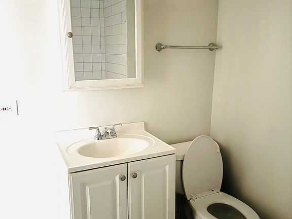 3rd image of 958 N Honore St APT 1R