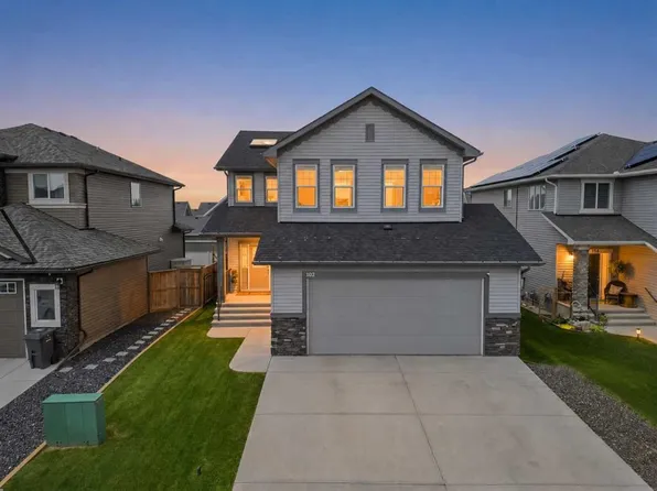 102 E Drake Landing Hts, Okotoks, AB T1S 0M8
