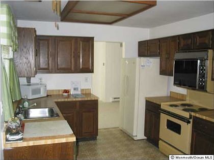 5th image of 732A Chatham Ln #A
