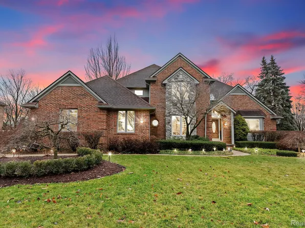 22367 Worcester Dr, Novi, MI 48374