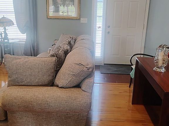 4th image of 140 Chelcy Dr SE