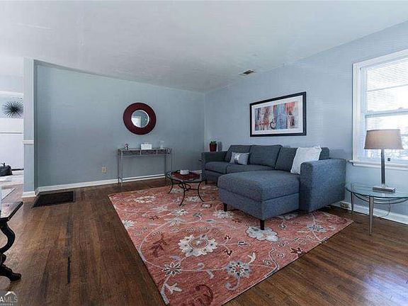 5th image of 547 Westmeath Dr SW