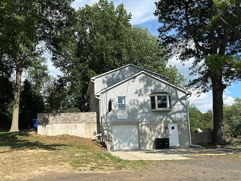 1147 Jacksonville Rd — Photo 3