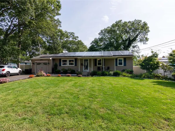 181 Schoenfeld Boulevard, Patchogue, NY 11772