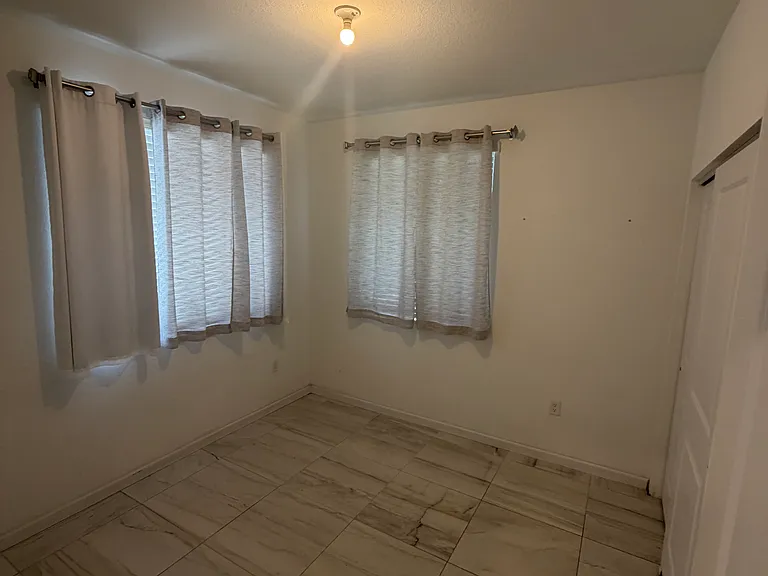 2355 SE 10th St — Photo 5