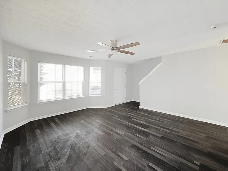 5539 Pineridge Ct — Photo 4