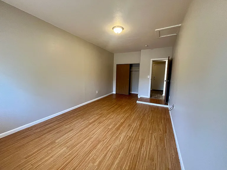 ** Move in Special** Spacious 3 bedroom, 1 bath Lakewood duplex with fenced in backyard available! — Photo 1