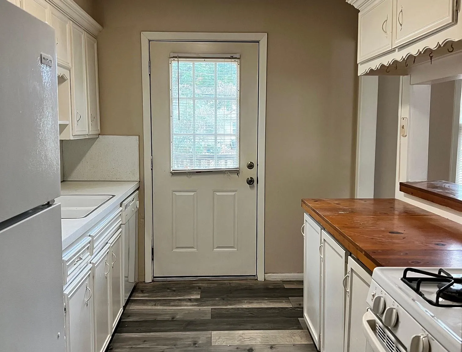 3 bed, 1000 sqft, $1,350 — Photo 2