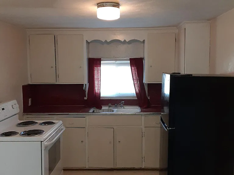 258 1/2 High St #258-1/2 — Photo 5