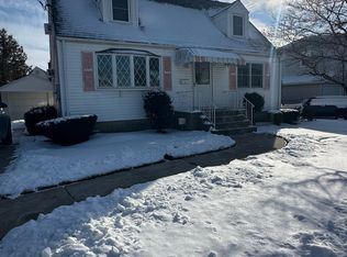 171 Rudolf Rd #1, Mineola, NY 11501