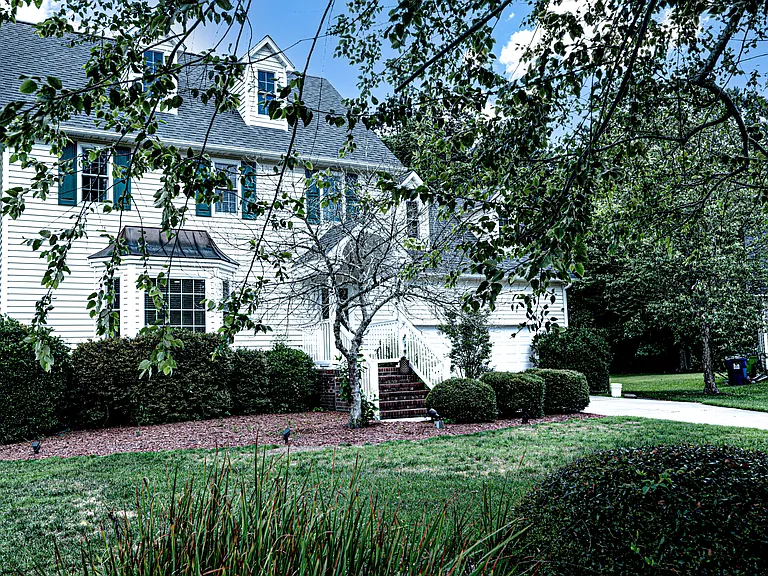 1004 Somerset Ct — Photo 3