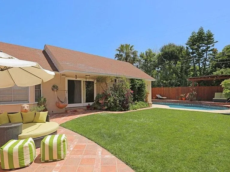 3076 Earlmar Dr — Photo 18