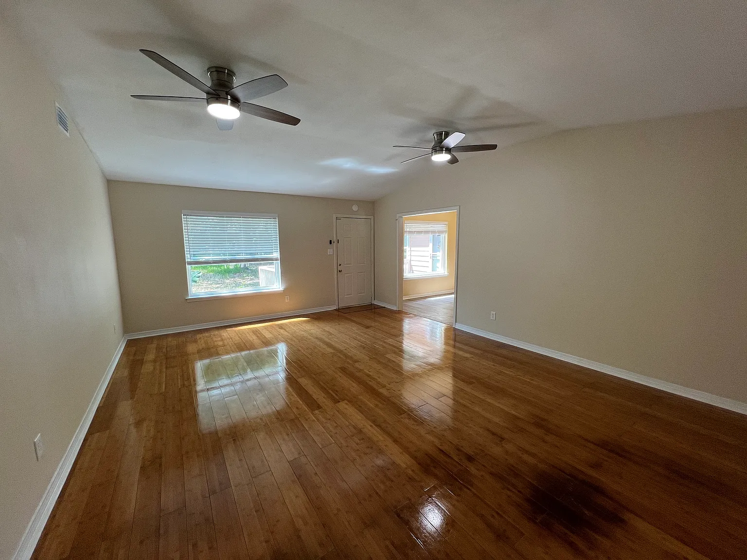 3 bed, 1350 sqft, $1,850 — Photo 2