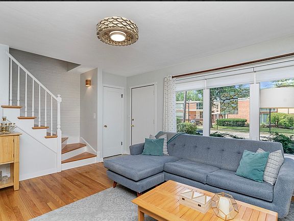 4th image of 676 Roger Williams Ave