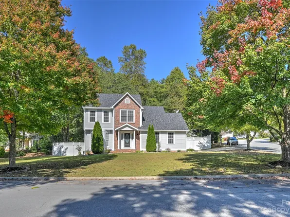 28 Southchase Dr, Fletcher, NC 28732