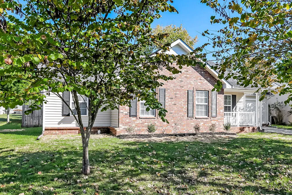 3 bed, 2.0 bath, 1266 sqft, $2,780 — Photo 3