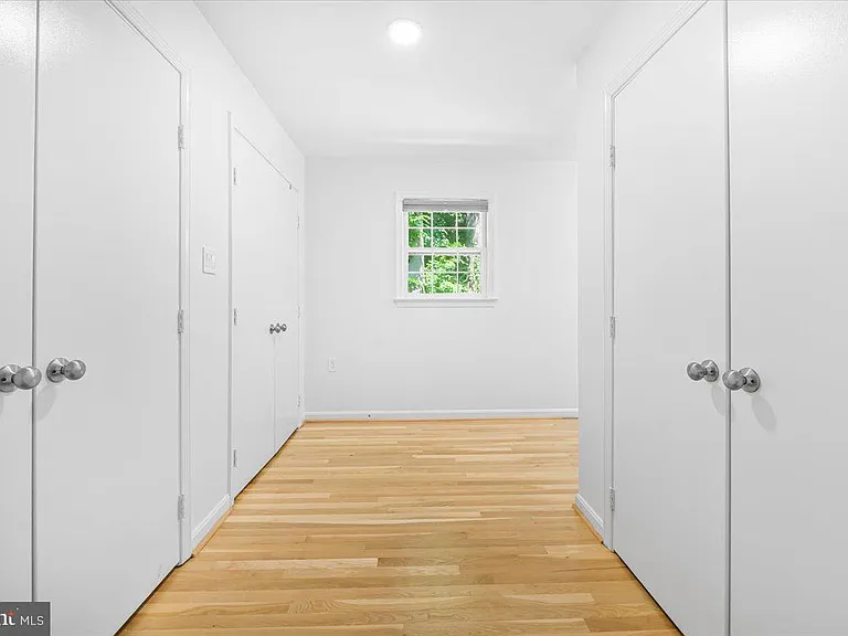 4025 N River St — Photo 27