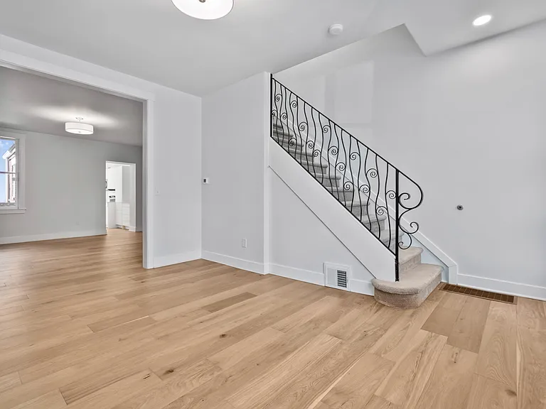1515 Arch St — Photo 16