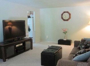 807 Blue Ridge Dr, Medford, NY 11763