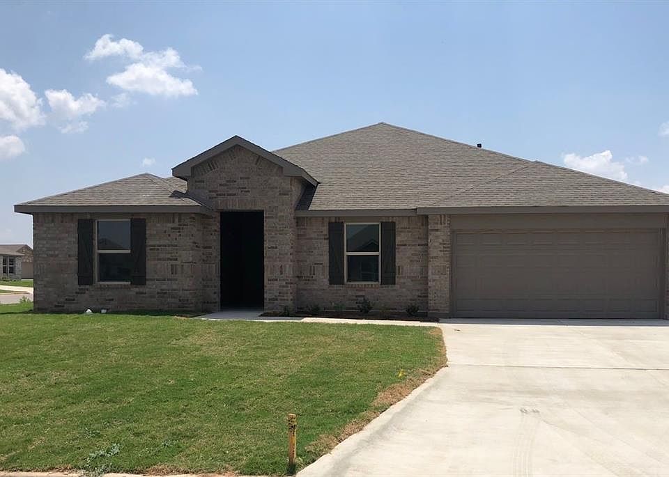 D.R. Horton's Garland floorplan, elevation A. All Home and community information, including pricing, included features, terms, availability and amenities, are subject to change at any time without notice or obligation. All Drawings, pictures, photographs, video, square footages, floor plans, elevations, features, colors and sizes are approximate for illustration purposes only and will vary from the homes as built.