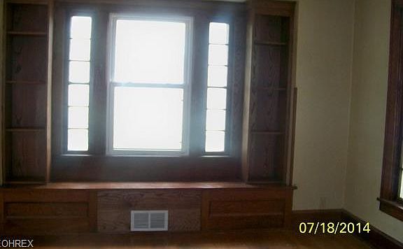 3rd image of 328 Oxford Ave