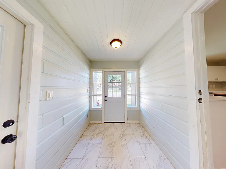 Side/Garage Entry