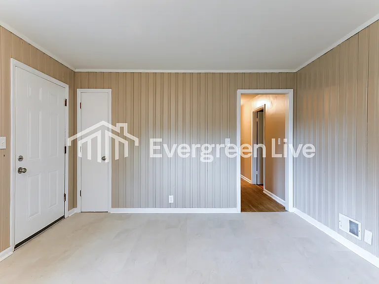 636 Blanton Ln — Photo 9
