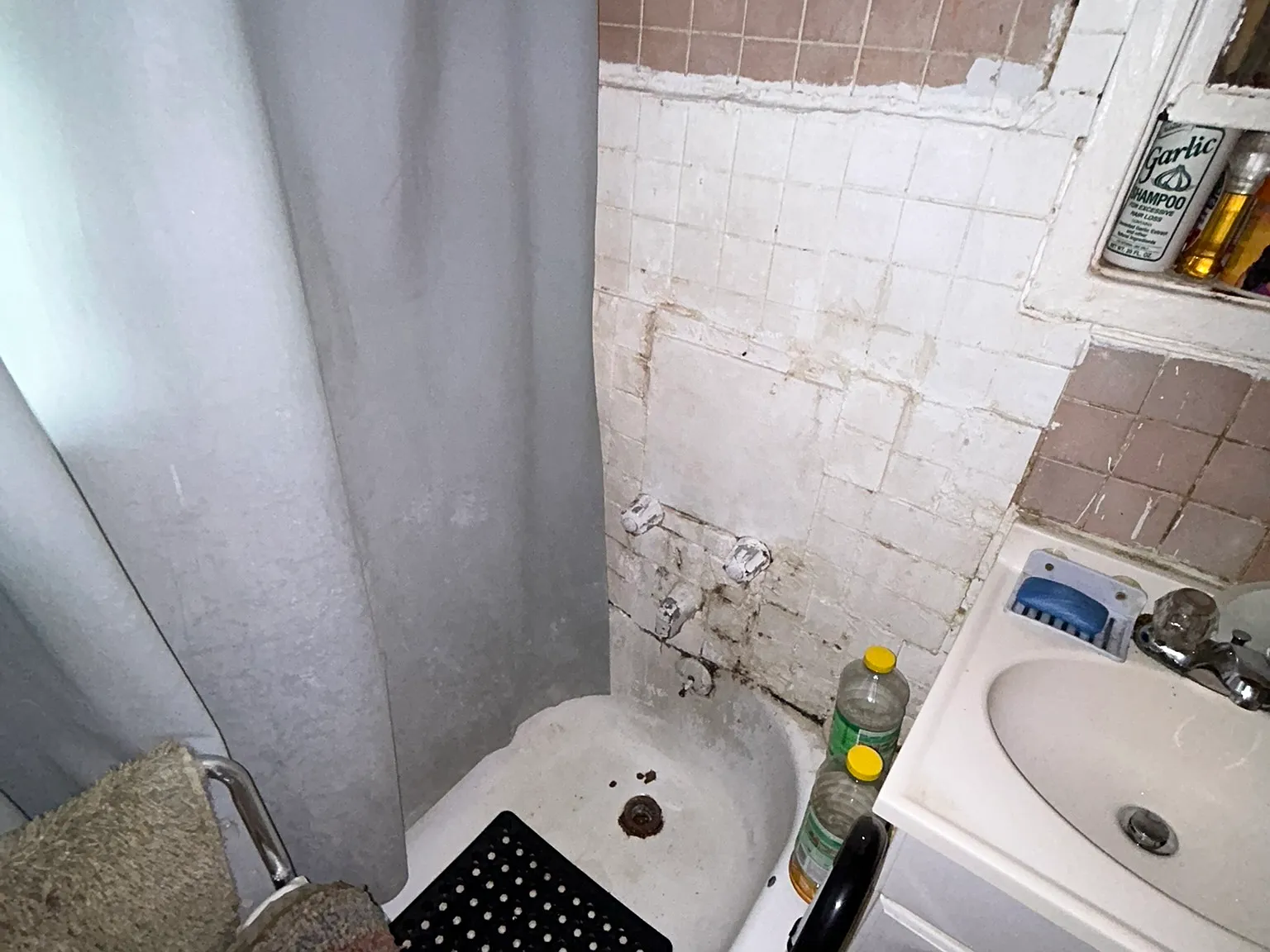 3 bed, 900 sqft, $833 — Photo 3