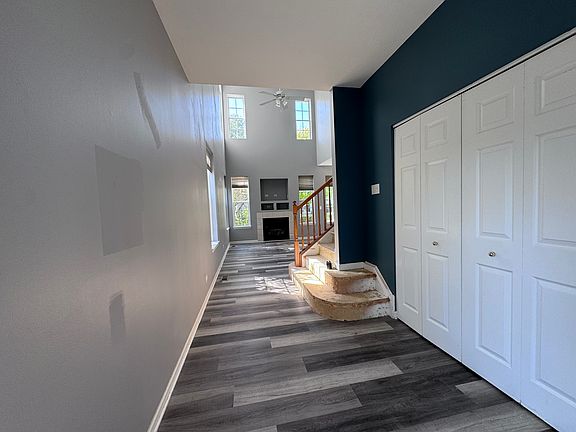 4th image of 2341 Claremont Ln