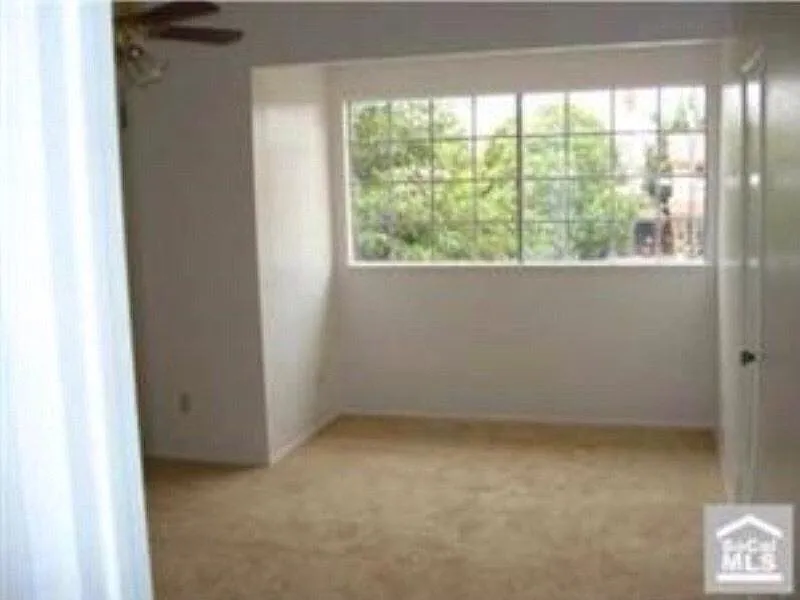4 bed, 1719 sqft, $3,272 — Photo 4