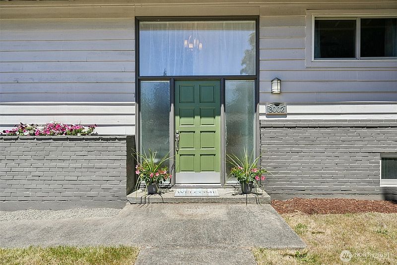 3rd image of 3002 NE 44th Street