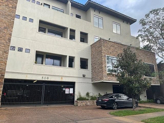 1st image of 510 Lovett Blvd APT 405