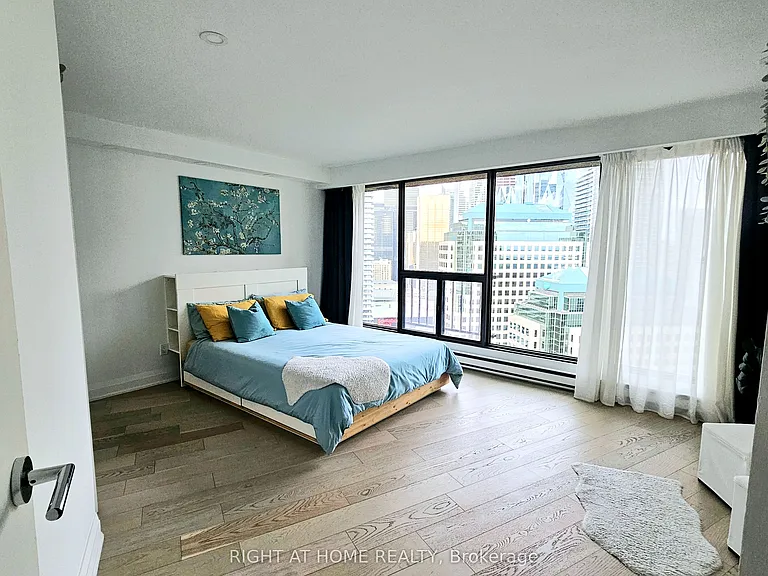 65 Harbour Sq #3306 — Photo 9