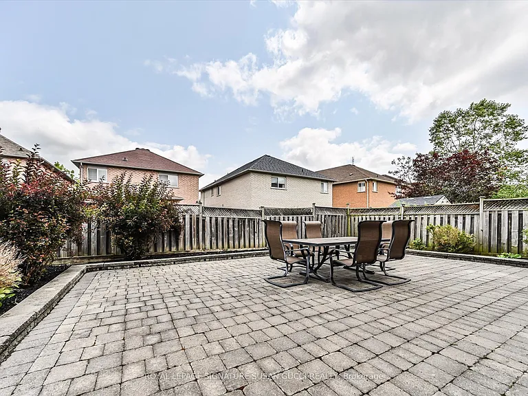 51 Landsdown Cres — Photo 27