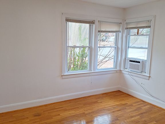 3rd image of 450 Highland Ave NW